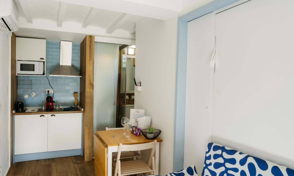 Old Town Apartment | Godello Harbor's Light