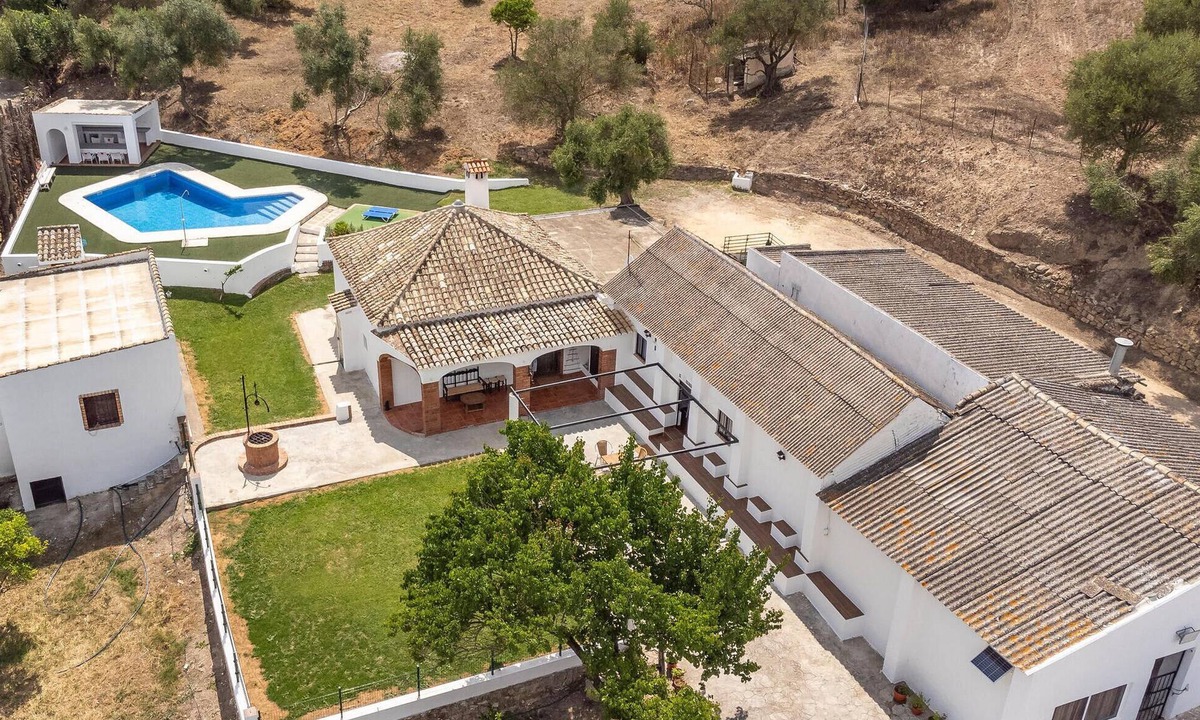 Algar House | Gorgeous home in Algar