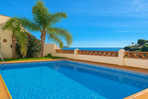 Ciudad Universitaria Apartment | Gran terraza con vistas al mar, piscina y parking privado