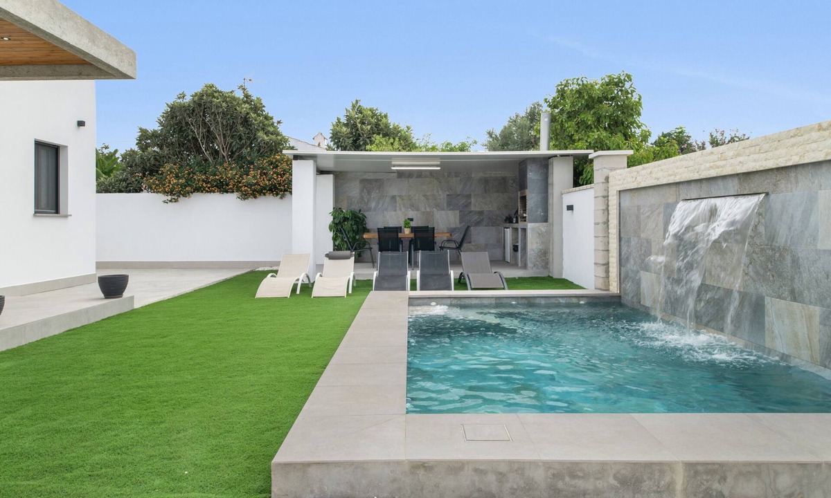 Conil de la Frontera House | Guest House 'Jazmin' with Private Pool, Wi-Fi and Air Conditioning
