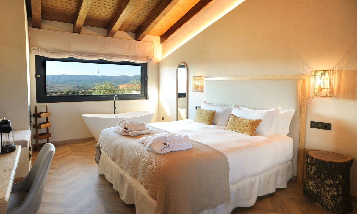 Valverde del Fresno Hotel | Hábitat Cigueña Negra