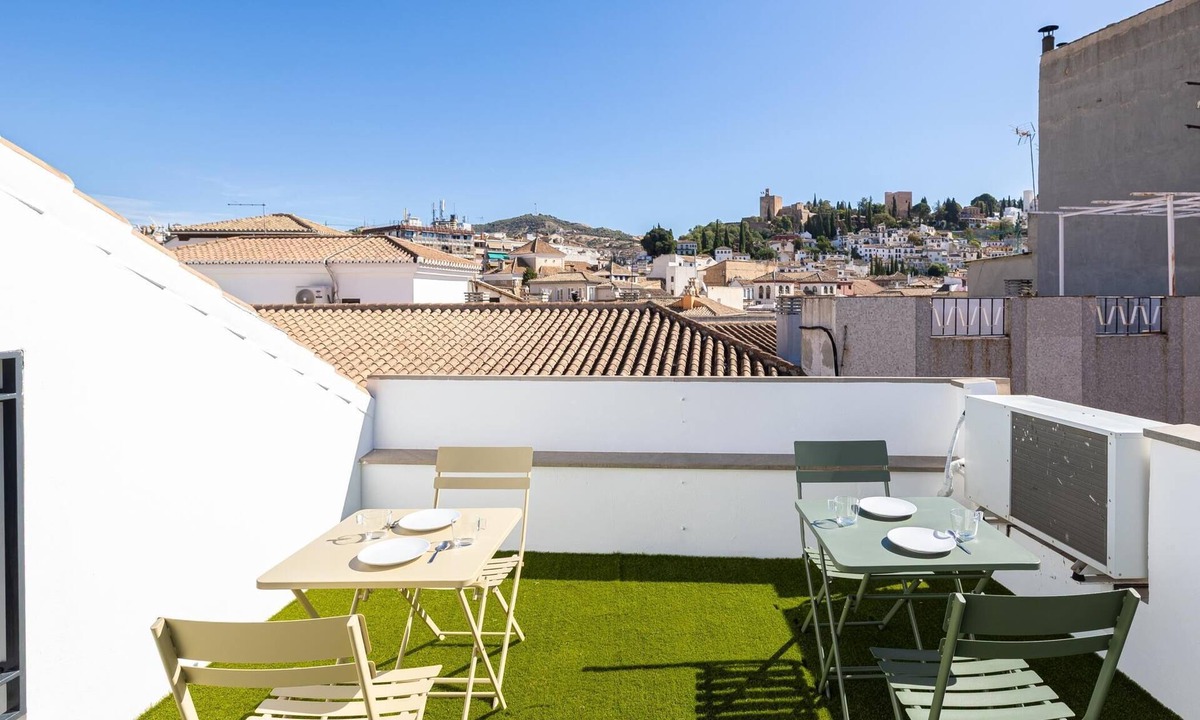 Central District Apartment | H2Granada old historic Solarium Terrace & Parking