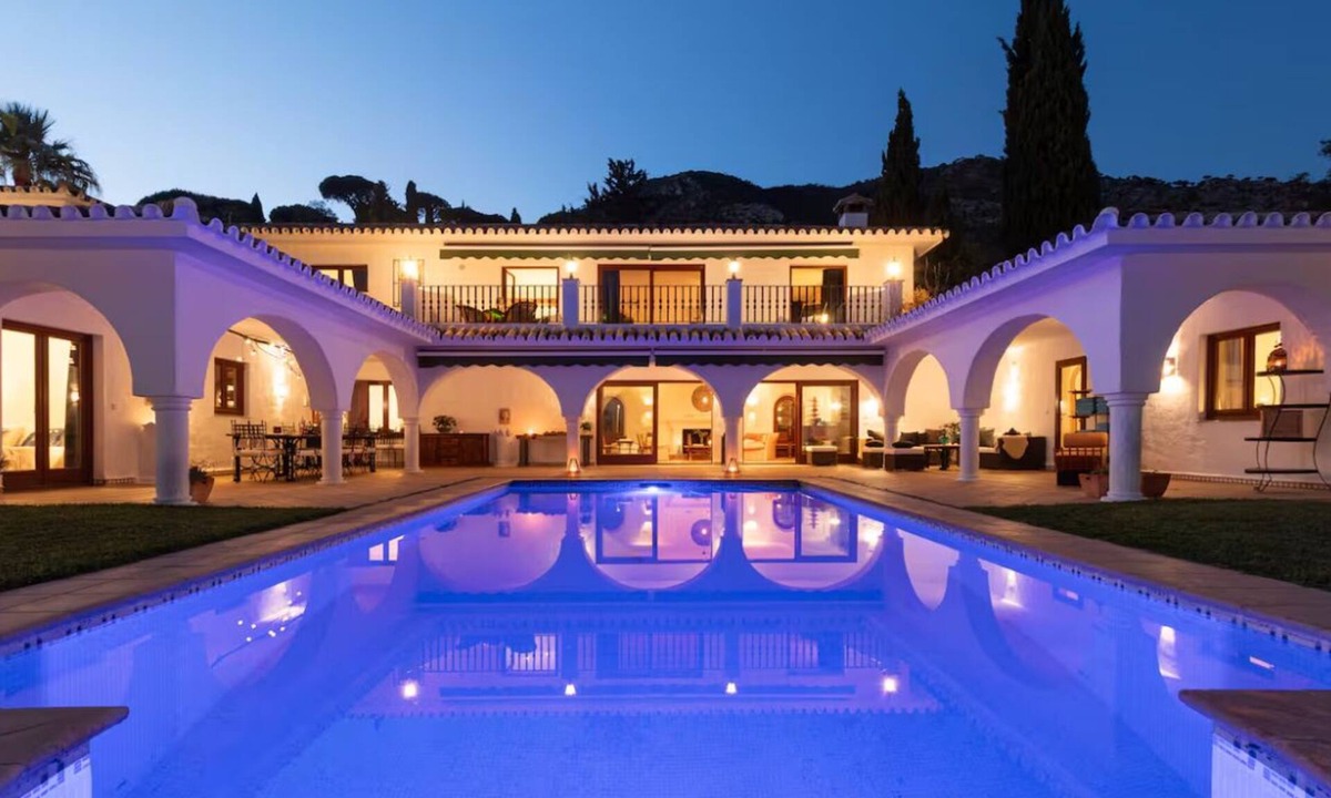 Mijas Ski Chalet | Hacienda del Cazador: Luxury Villa in La Alquería