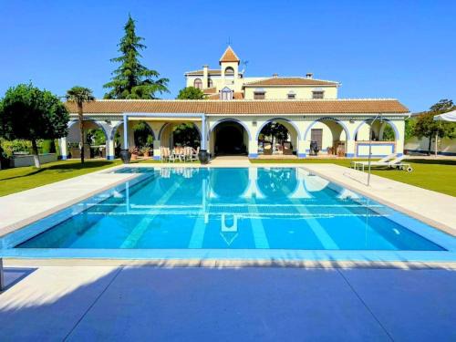 Lucena Villa | Hacienda Los Naranjos - Villa de Lujo Privada con Piscina - BBQ y Sala de Juegos