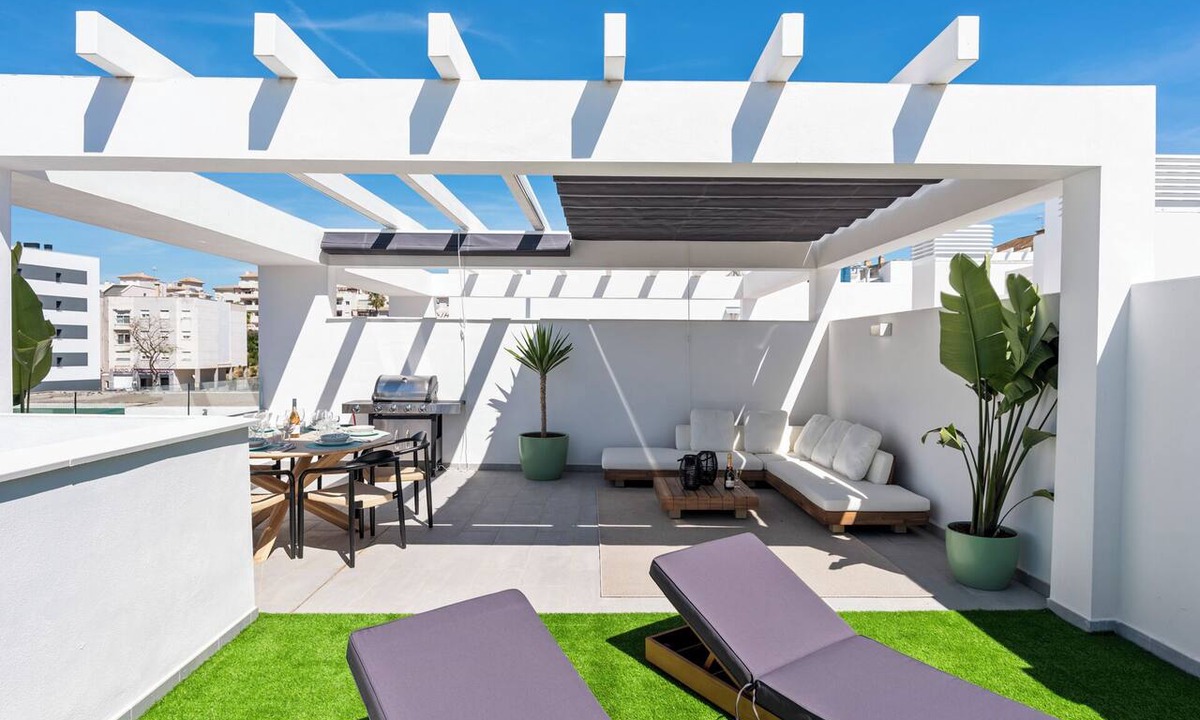 Estepona Apartment | High-End Rooftop Penthouse near City & Beach