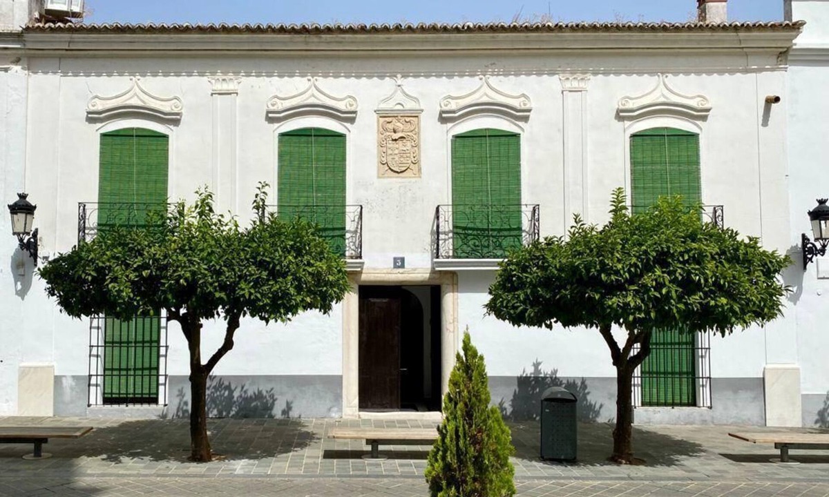 Olivenza House | Historic stately home facing templar castle and church