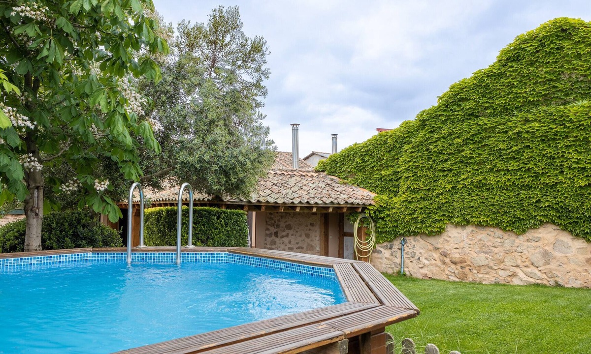 Tabladillo House | Holiday Home 'La Casona Y Casitas De Tabladillo' with Private Pool, Private Terrace and Garden