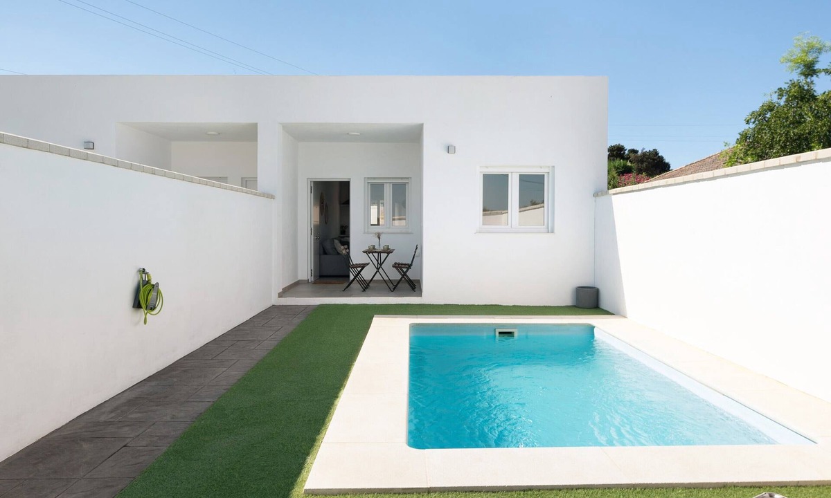 San Ambrosio Apartment | Holiday Apartment "Casa Lavanda" with Private Pool, 2 Private Terraces & A/C