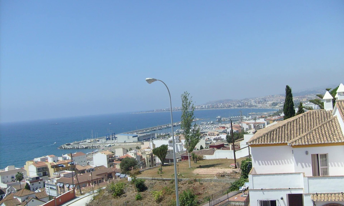 Caleta de Velez Apartment | Holiday apartment in the beautiful south of Spain. 100m from the Mediterranean Sea. Fantastic views.