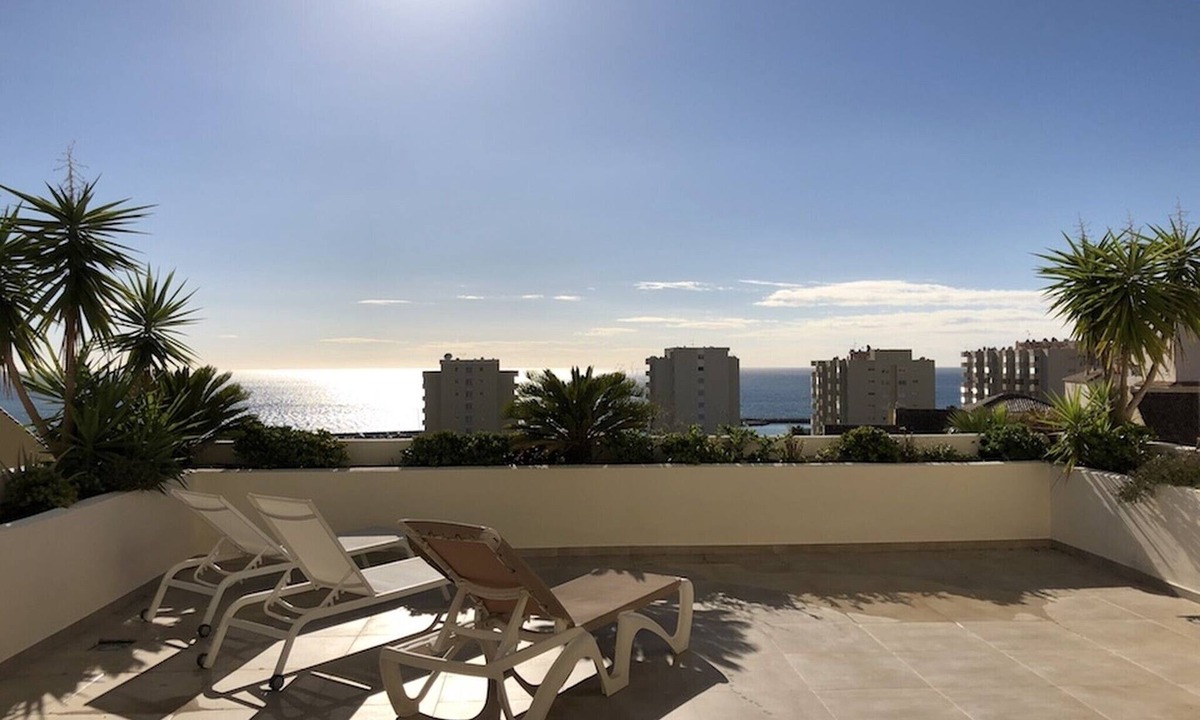 Estepona Apartment | Holiday Apartment 'Amazing In Puerto Alto' with Sea View, Shared Pool & Wi-Fi