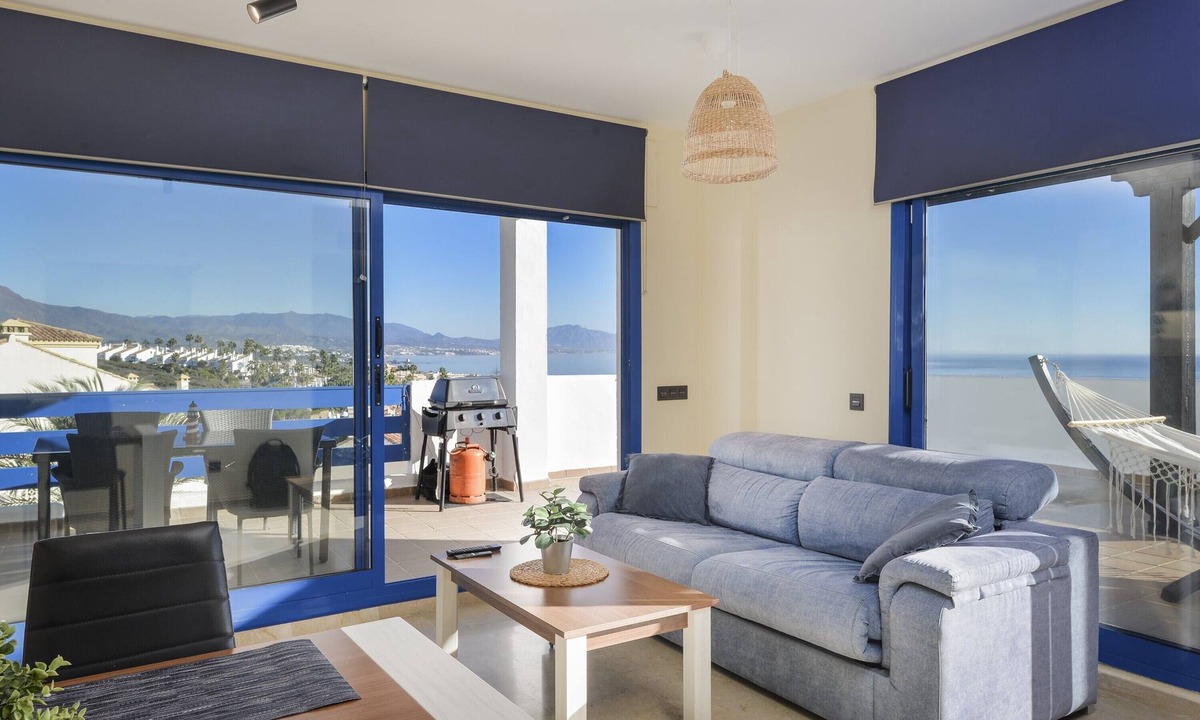 Castillo de Sabinillas Apartment | Holiday Apartment "El Hacho" with Sea View, Shared Pool & Wi-Fi