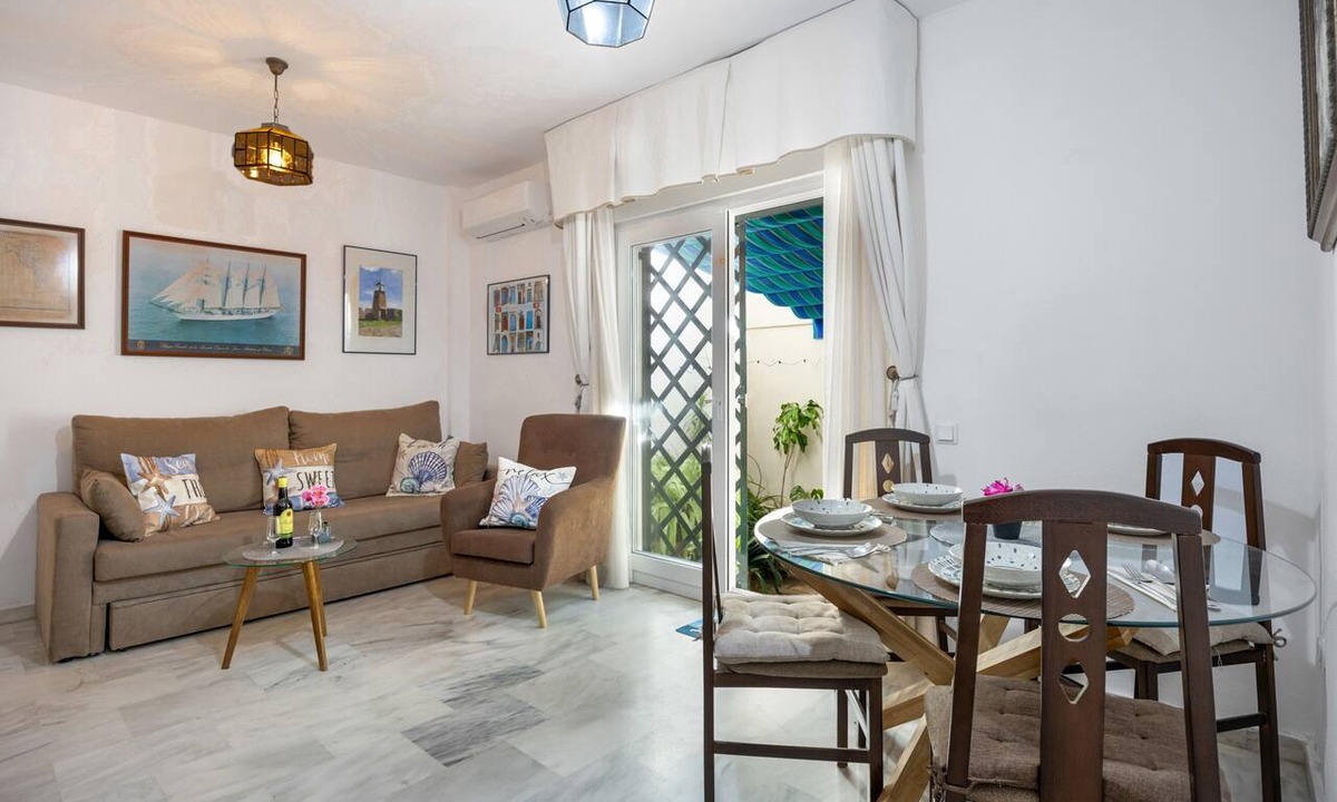 Cadiz Apartment | Holiday Apartment "Huerta del Obispo" with Wi-Fi and Terrace