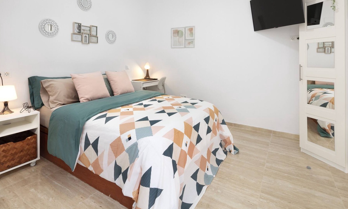 Playas del Palo Apartment | Holiday Apartment "Ocean Pearl B" with Sea View, Shared Terrace & Wi-Fi