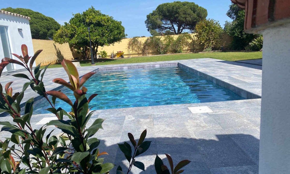 Chiclana de la Frontera House | Holiday Home La Alberca with Pool, Garden & Wi-Fi