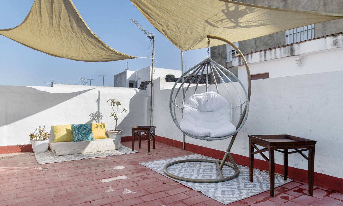 Arcos de la Frontera House | Holiday Home 'Casa Bohemia' with Lake Views, Shared Terrace and Air Conditioning