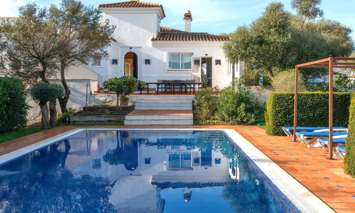 Benalup-Casas Vieja House | Holiday Home 'Capuchina' with Private Pool, Wi-Fi and Air Conditioning