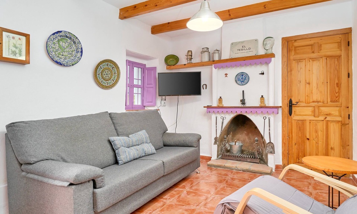 Canillas de Aceituno House | Holiday Home 'Casa Rural El Tesillo' with Mountain View and Wi-Fi