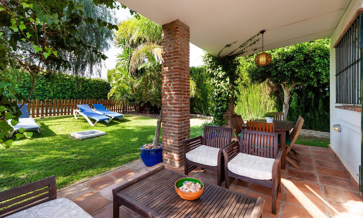 Conil de la Frontera House | Holiday Home "La Buganvilla" For Families With Garden and Large Pool