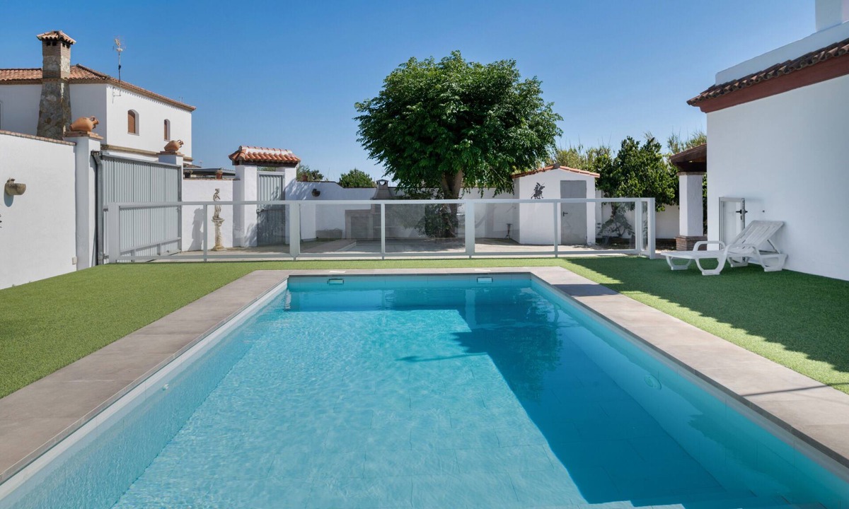 Conil de la Frontera House | Holiday Home 'Villa Sheyla Maria' with Private Pool, Private Terrace and Air Conditioning