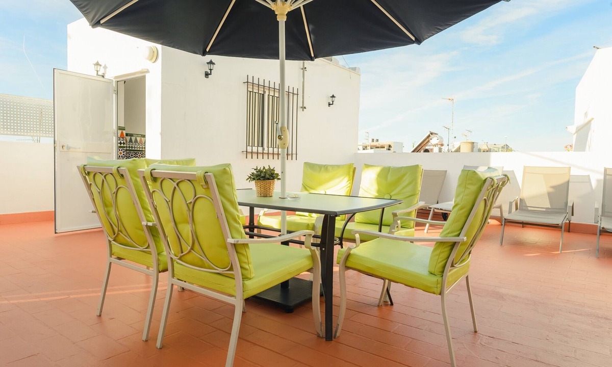 Conil de la Frontera City Center House | Holiday Home 'Pepi Sánchez Conil' with Private Terrace and Wi-Fi