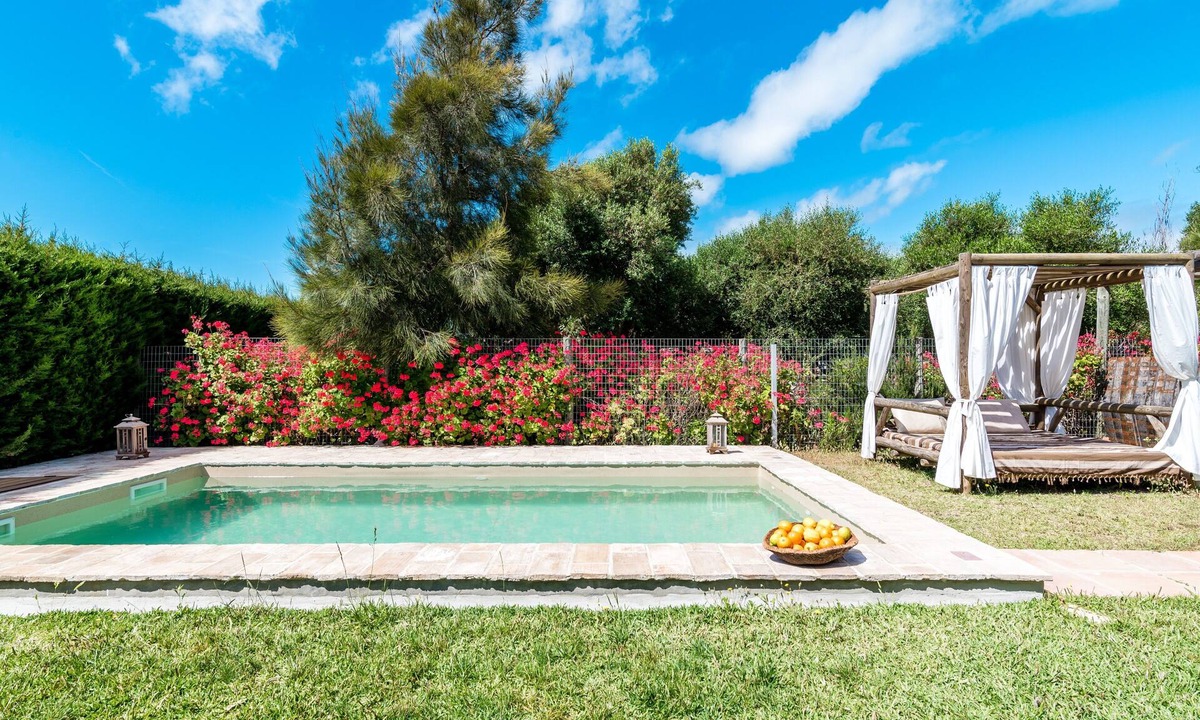 El Palmar House | Holiday Home 'El Acebuche' with Private Pool, Terrace & Wi-Fi