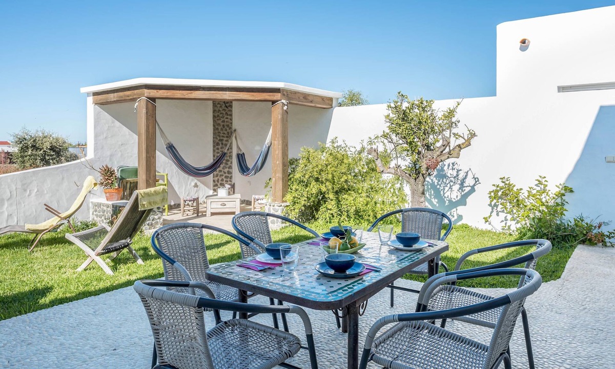 El Palmar House | Holiday Home ‘Victoria’ with Sea View, Mountain View, Wi-Fi, Garden & Pool
