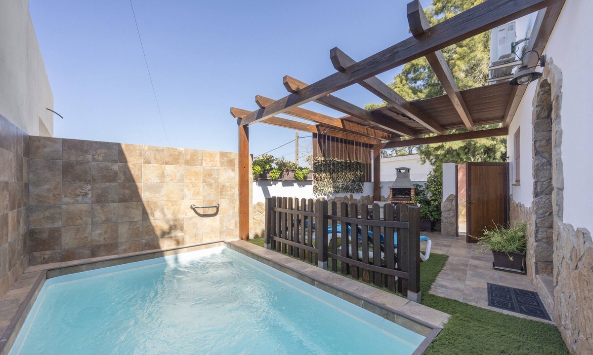 San Ambrosio House | Holiday Home 'Zaira' with Private Pool, Wi-Fi and Air Conditioning
