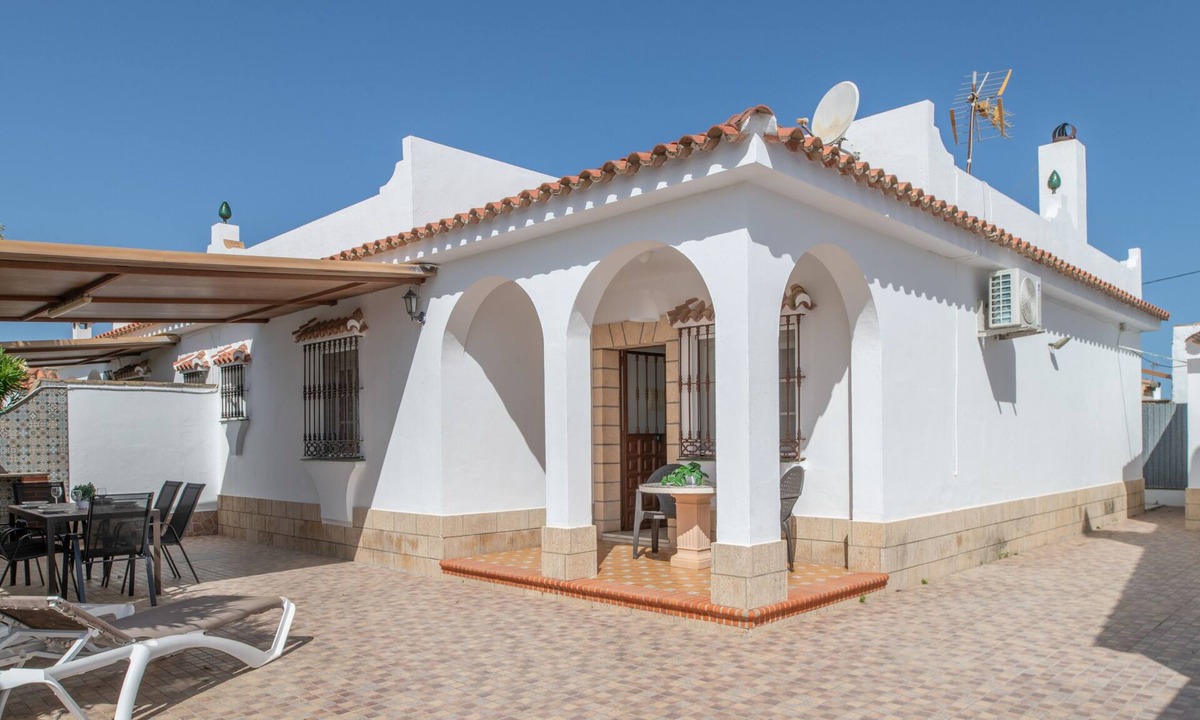 El Palmar House | Holiday Home 'Diego' with Private Garden and Wi-Fi