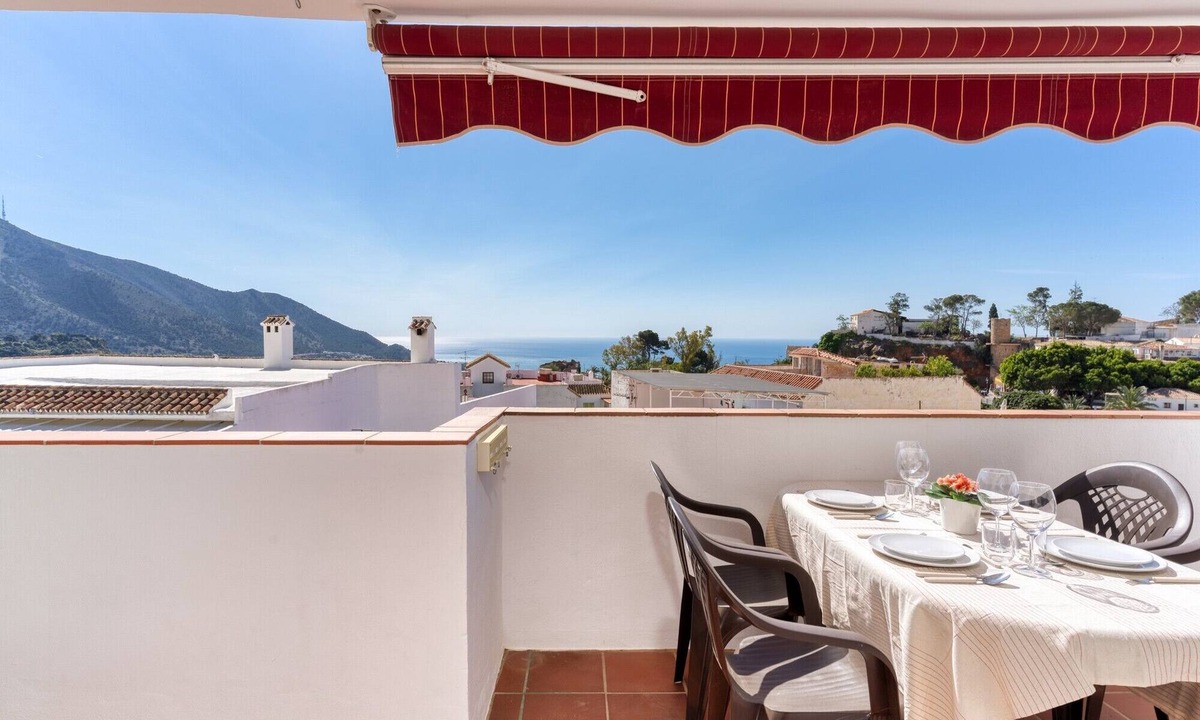 Mijas Pueblo House | Holiday Home 'Casa Centro' with Sea View, Wi-Fi and Air Conditioning