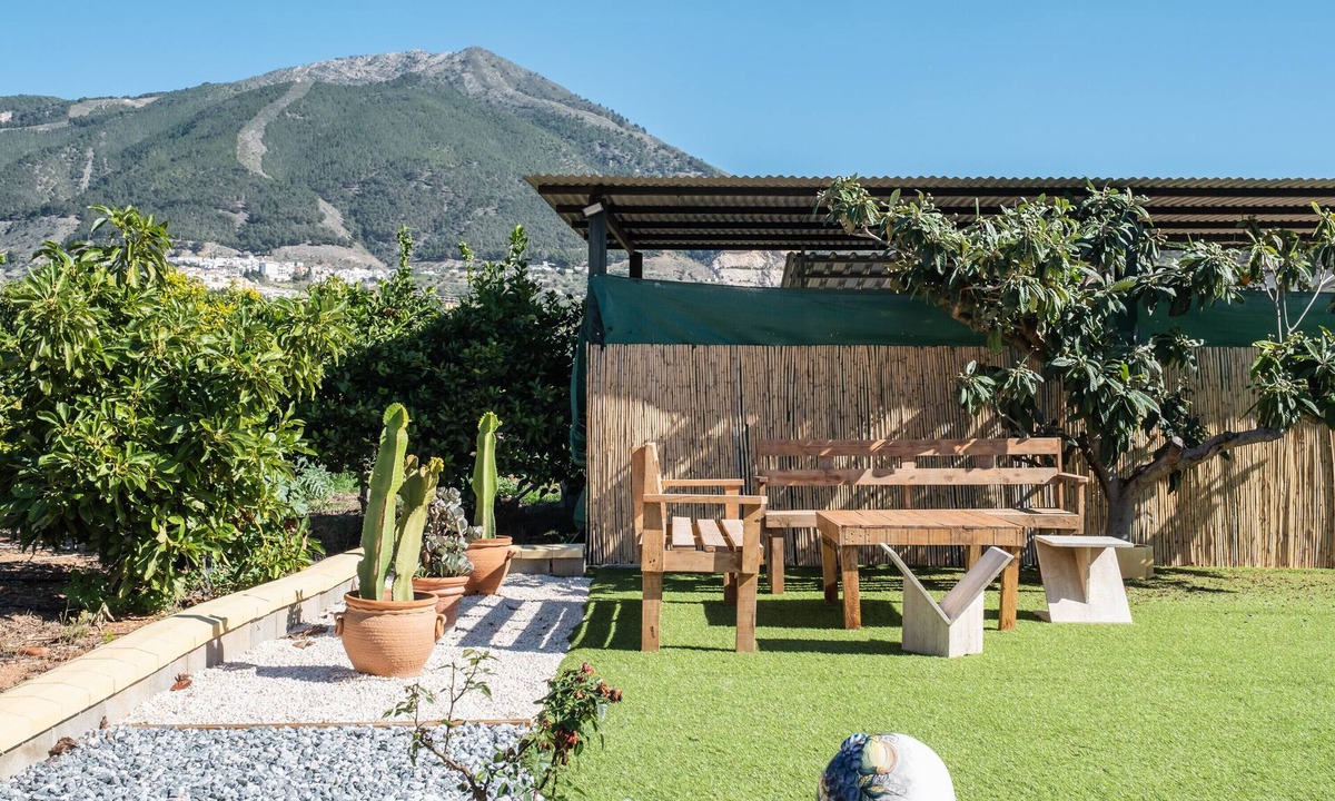 Alcaucin House | Holiday Home 'Casa La Huerta 2' with Mountain View, Wi-Fi and Air Conditioning