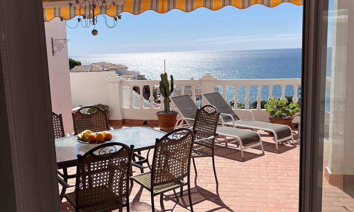 Urbanizacion Ladera del Mar House | Holiday Home 'Casa Ladera Del Mar' with Sea View, Wi-Fi and Air Conditioning