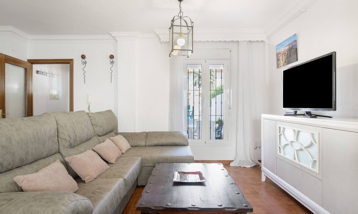 Ronda House | Holiday Home 'Cherie' with Private Pool, Wi-Fi and Air Conditioning