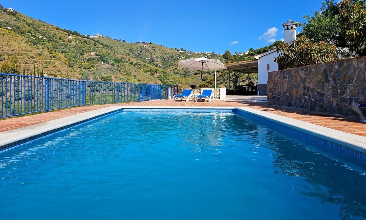 Competa House | Holiday Home "Cortijo Airen" with Pool, Mountain View & Wi-Fi
