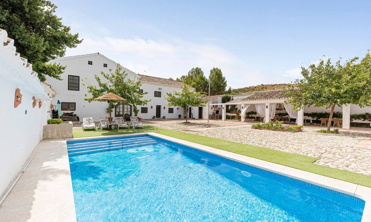 Archidona House | Holiday Home 'Cortijo Caracate' with Mountain View, Wi-Fi and Air Conditioning