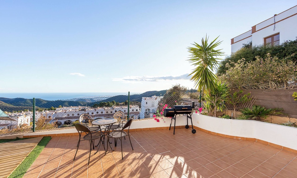 Enix House | Holiday Home 'El Mirador Del Berenjenal' with Mountain View, Wi-Fi and Air Conditioning