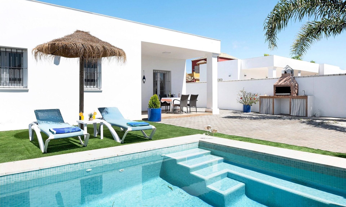 El Palmar House | Holiday Home 'Casa Orilla Sur B' close to the Beach with Pool & Wi-Fi