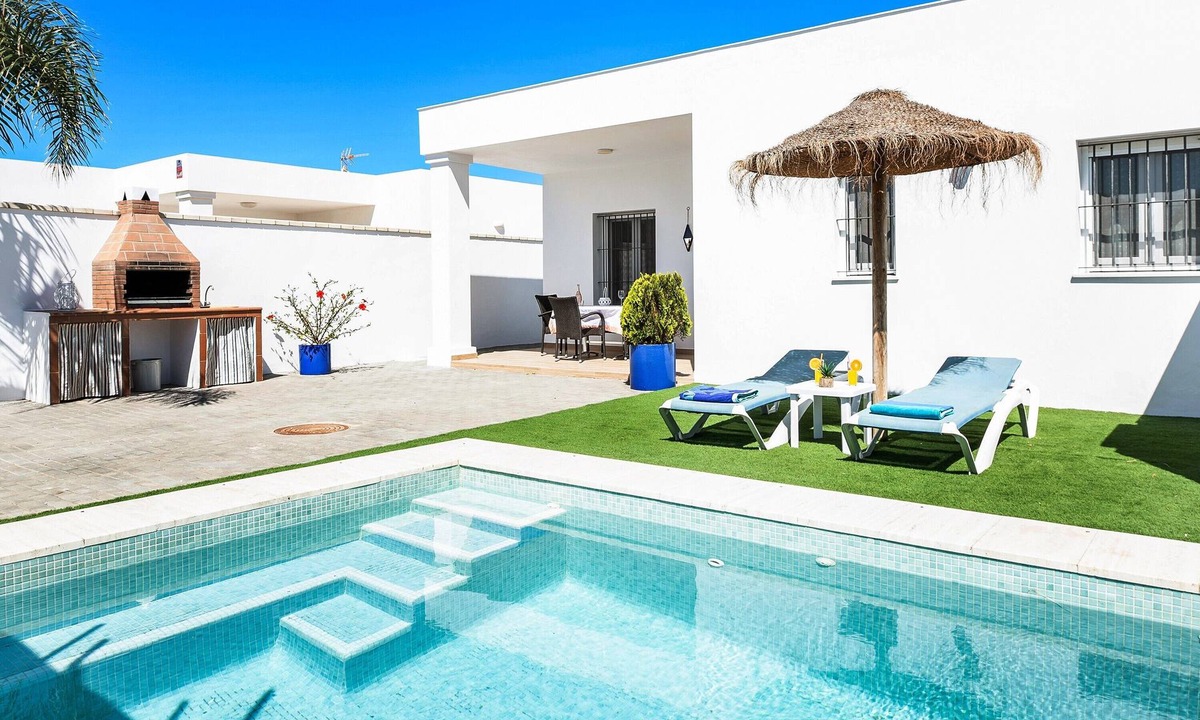 El Palmar House | Holiday Home 'Casa Orilla Sur A' close to the Beach with Pool & Wi-Fi