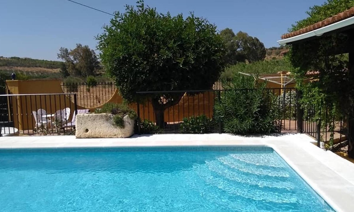 Coin House | Holiday Home “Finca el Perote” with Pool & Wi-Fi