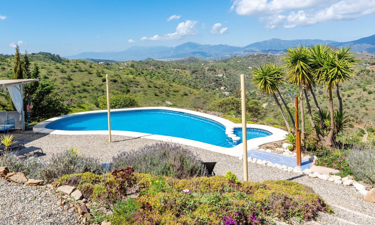 Alora House | Holiday Home "Finca Las Nuevas Casa Carmen" with Mountain View, Pool, Wi-Fi, Terrace & Garden