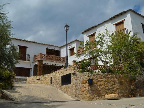 Nechite House | Holiday Home Gemütliches Haus in einer Anlage mit Garten und Schwimmbad- by Interhome