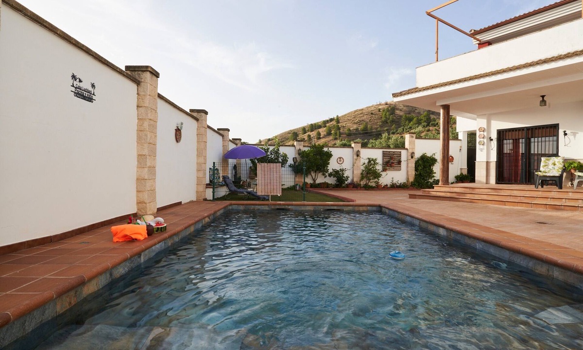 Peal de Becerro House | Holiday Home 'La Majailla' with Pool, Mountain Views, Wi-Fi & Air Conditioning