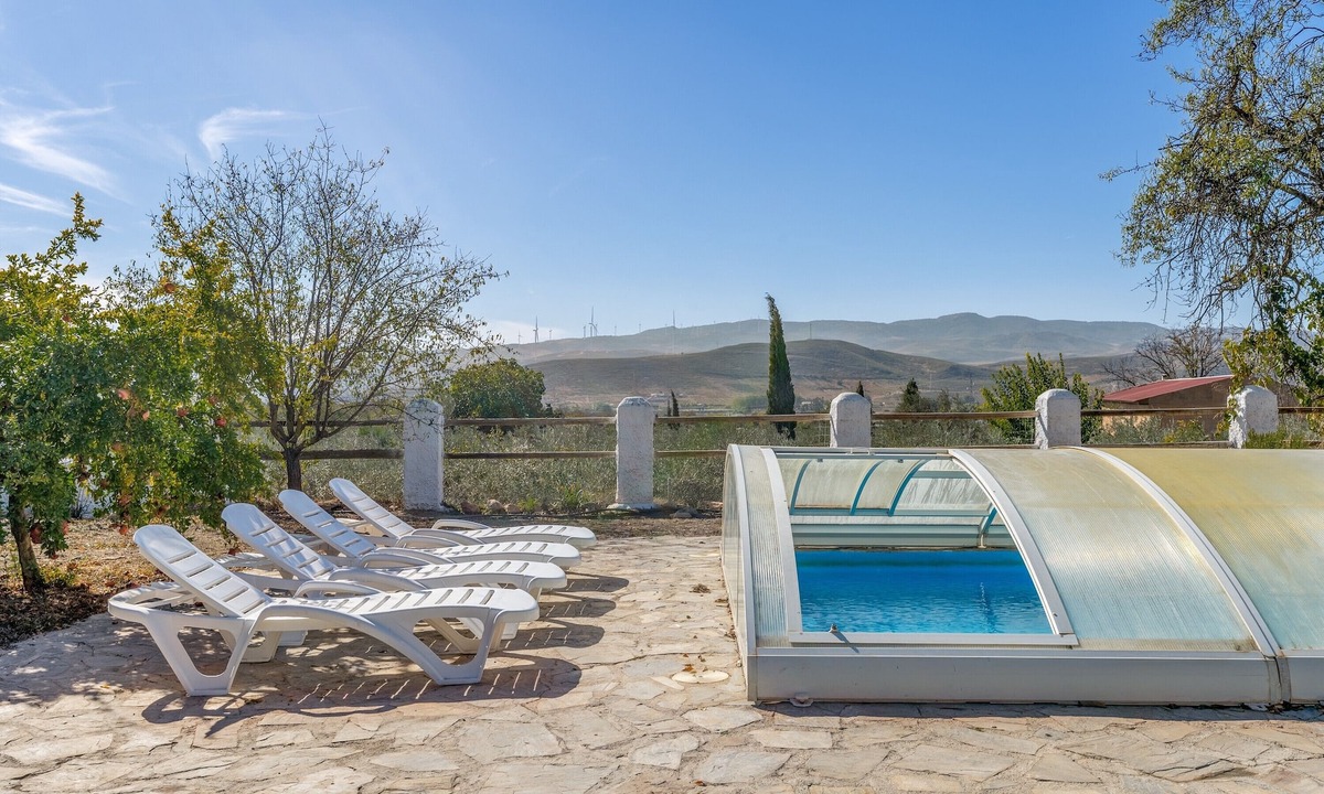 Durcal House | Holiday Home 'La Casita Del Valle' with Mountain View, Private Pool and Wi-Fi