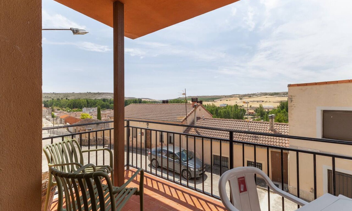 Sacramenia House | Holiday Home 'La Casona De Sacramenia' with Balcony