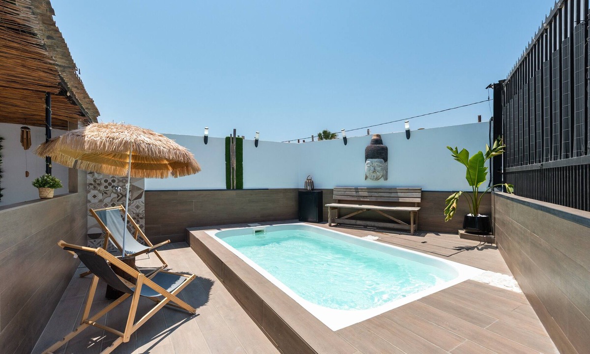 Campanillas House | Holiday Home 'Limón Lunero' with Private Terrace and Wi-Fi