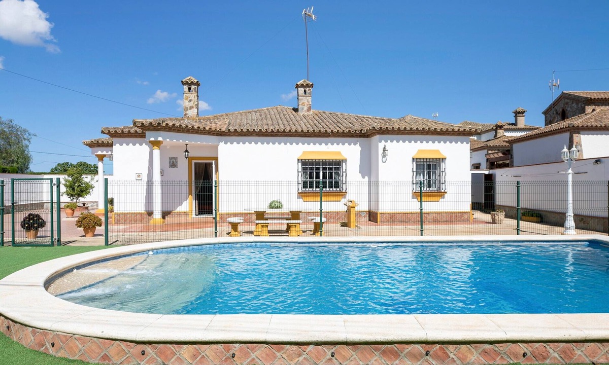 Conil de la Frontera House | Holiday Home 'Villa Carmen' with Private Pool, Private Terrace and Wi-Fi