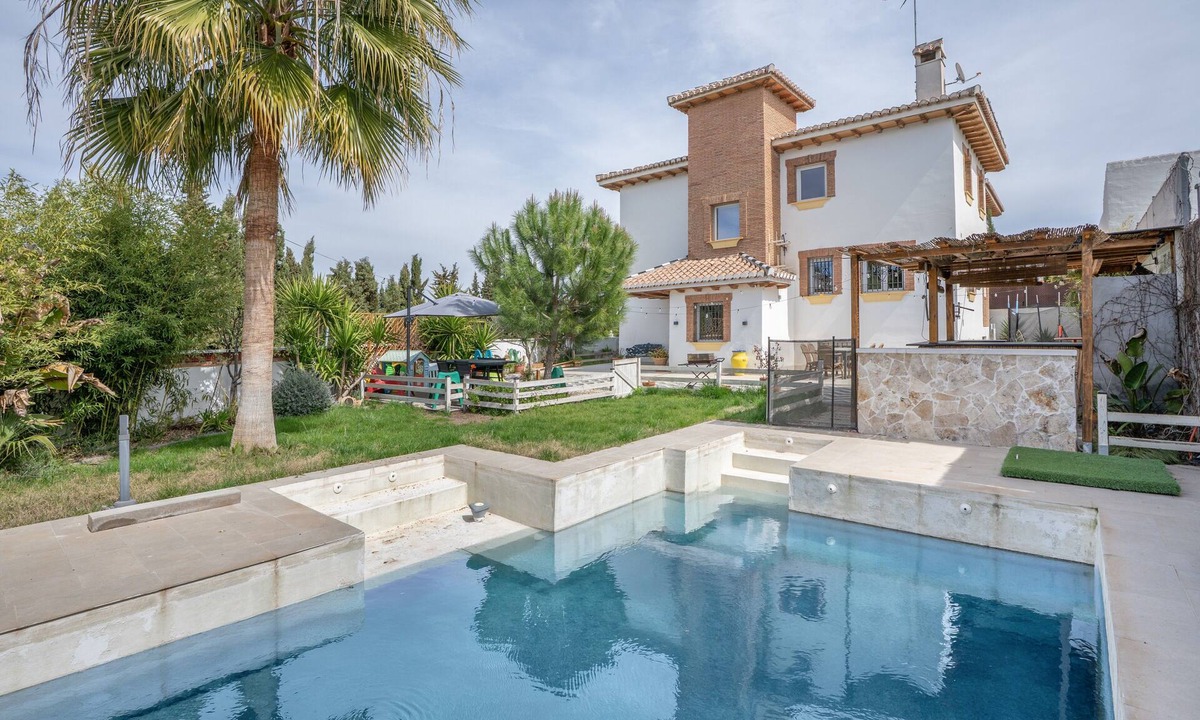 Otura House | Holiday Home 'Villavillanos' with Private Pool, Terrace and Wi-Fi