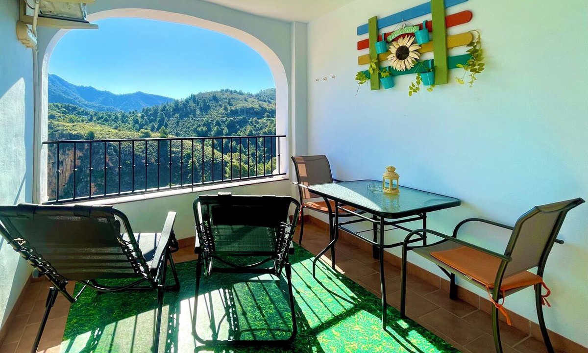 Frigiliana Apartment | HOLIDAY RENTAL APARTMENT.5 KM TO THE NEAREST BEACHES, WIFI, .SUNNY TERRACE.