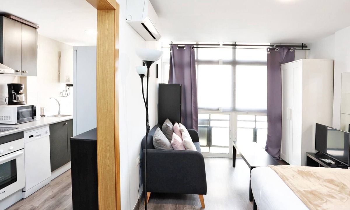 Jardin de la Abadia Apartment | Holidays2Malaga Capulino Studio - Huelin Area just 300 mts from beach