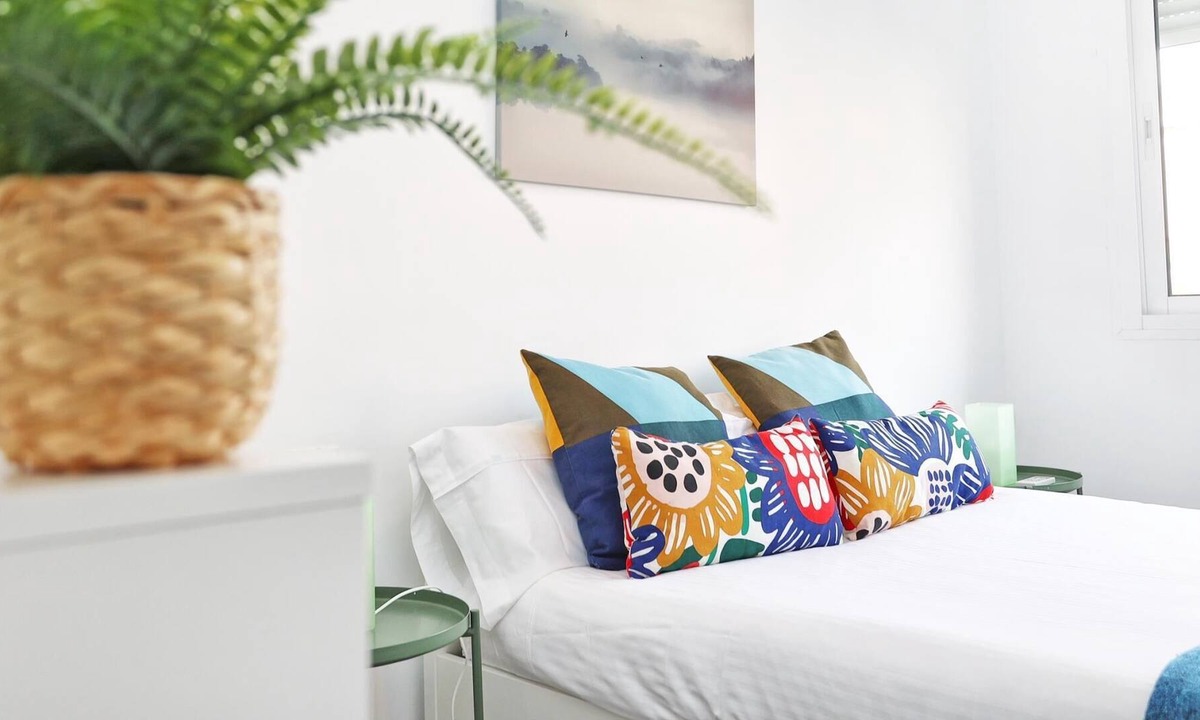 Jardin de la Abadia Apartment | Holidays2Malaga Heroe de Sostoa- just 200 mts from beach & 300 mts Vialia Statio