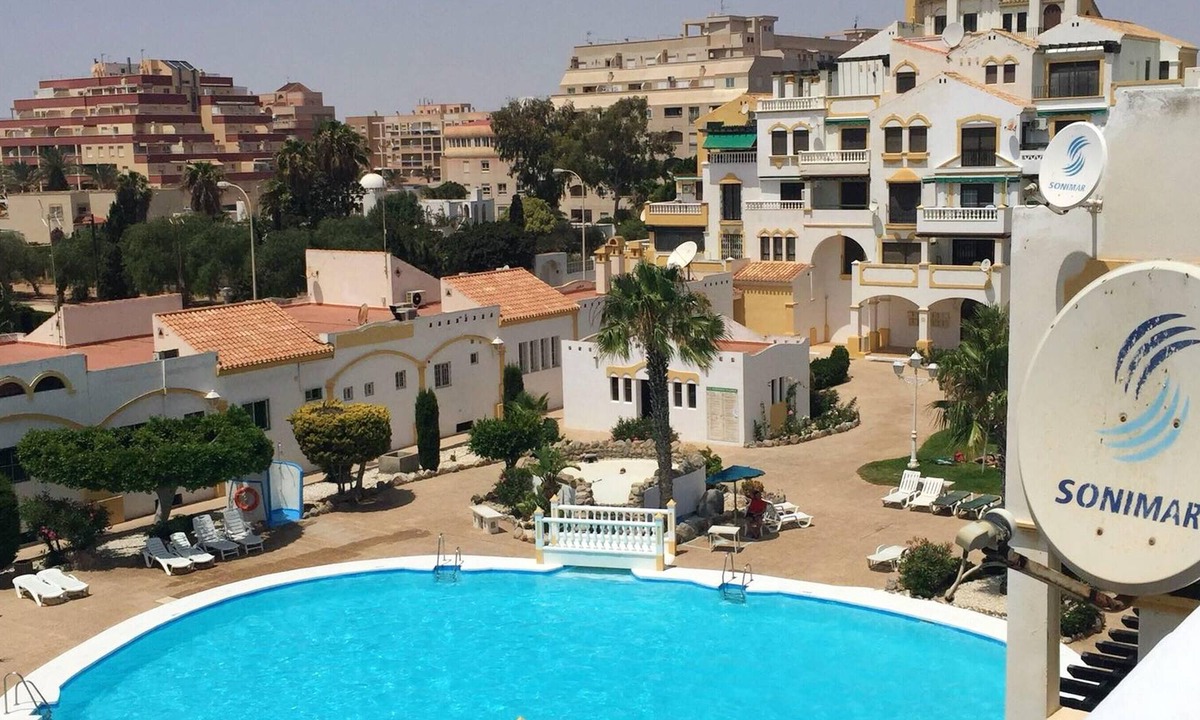 Roquetas de Mar Apartment | Homerez - 50 m away from the beach! Appartement for 3 ppl. with shared pool